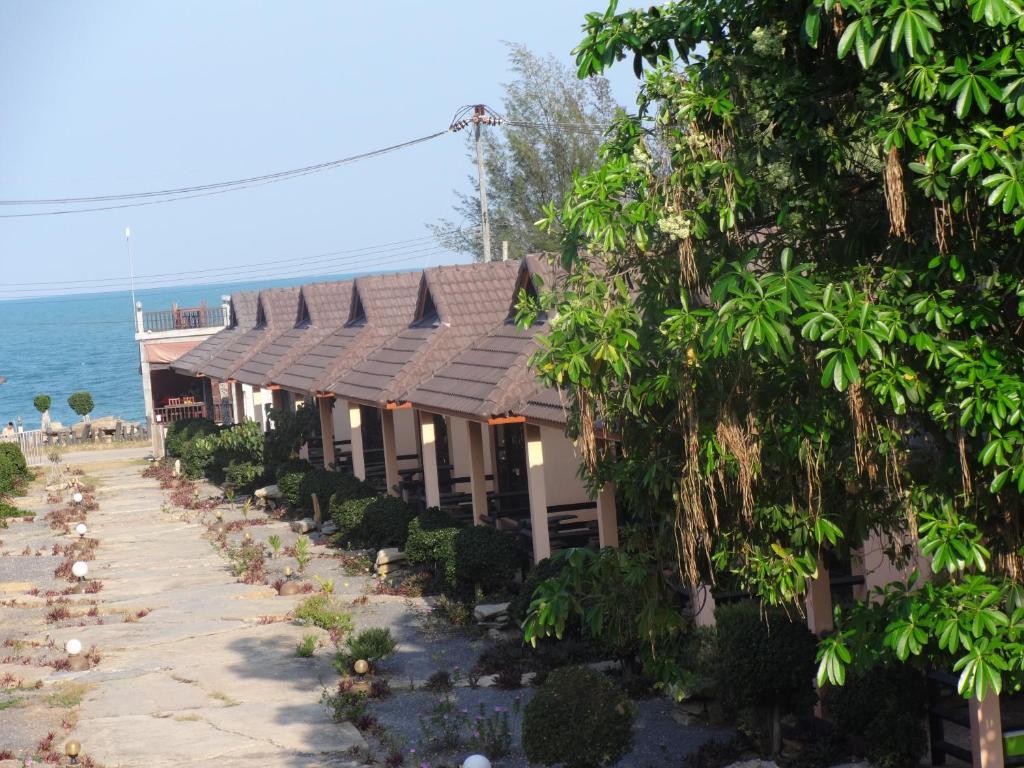 Needa Rock Resort Khanom Exterior foto